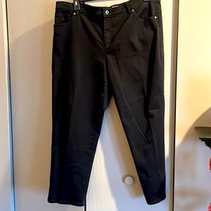 Gloria Vanderbilt Amanda black jeans. Sz18W- Short $18